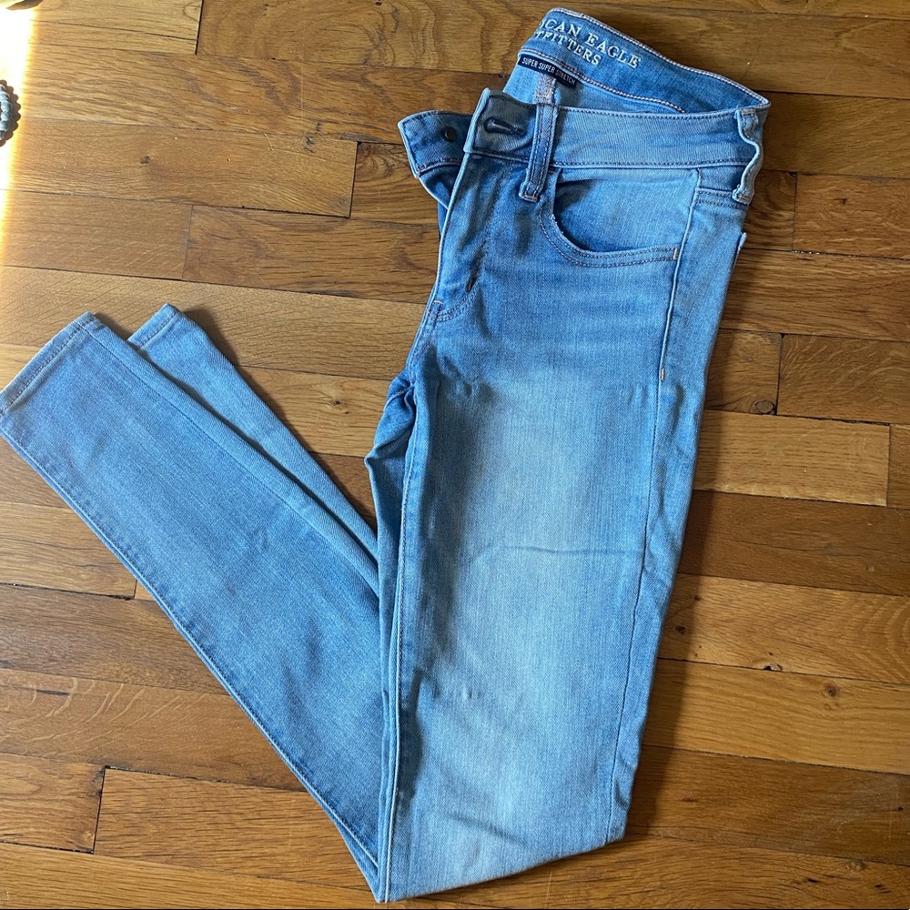 Light Wash American Eagle Jeans